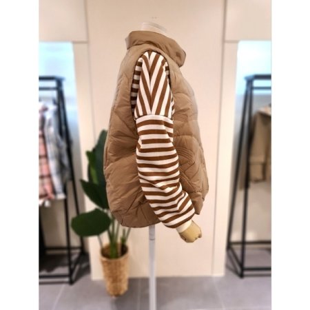 스티치 버튼 덕다운 패딩 조끼 BE