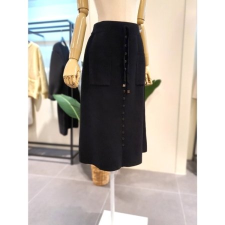 투포켓 버튼 포인트 밴딩 스커트 블랙
