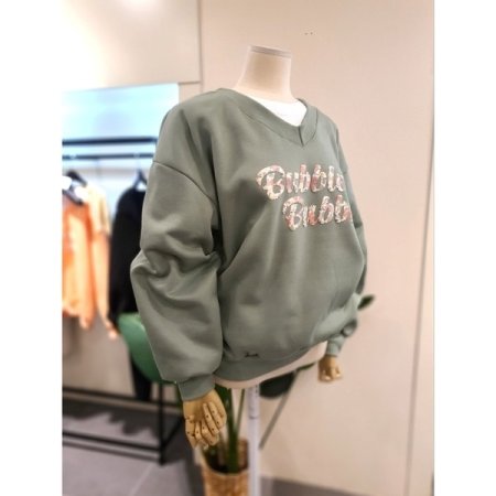 기모 V넥 발포 프린팅 맨투맨 카키