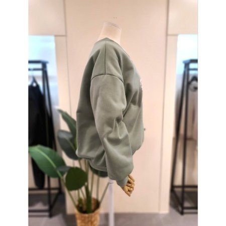 기모 V넥 발포 프린팅 맨투맨 카키