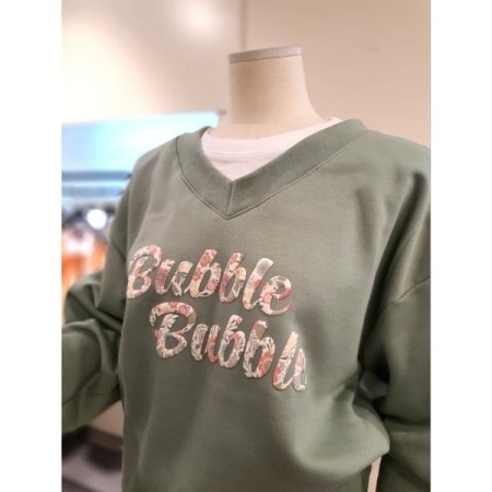 기모 V넥 발포 프린팅 맨투맨 카키