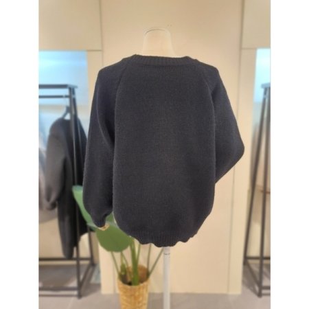 퍼피 라운드넥 루즈핏 니트 블랙