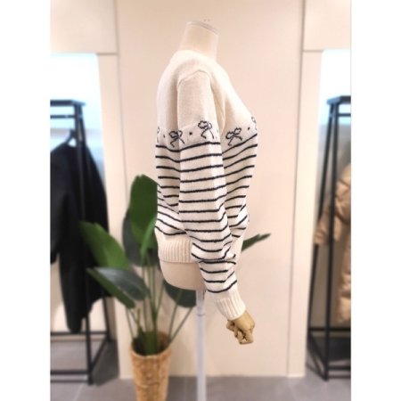 리본 라운드넥 니트 아이보리