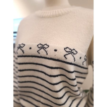 리본 라운드넥 니트 아이보리