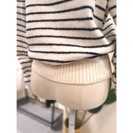 리본 라운드넥 니트 아이보리