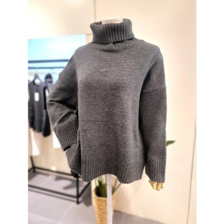 모디 언발 터틀넥 보카시 니트 오트밀