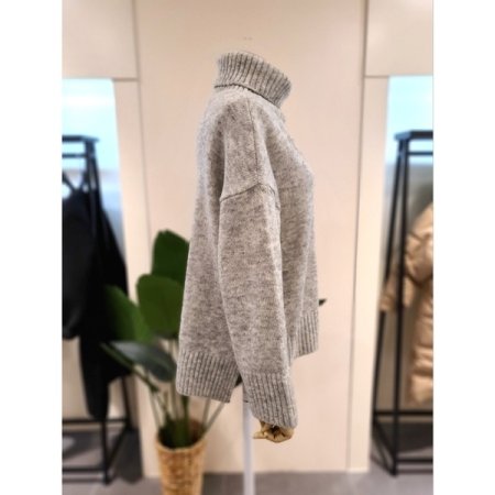 모디 언발 터틀넥 보카시 니트 카키