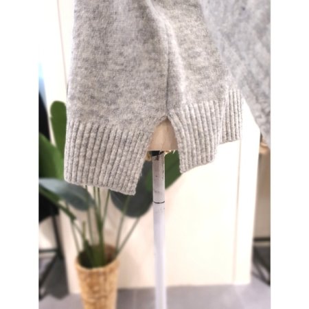 모디 언발 터틀넥 보카시 니트 카키