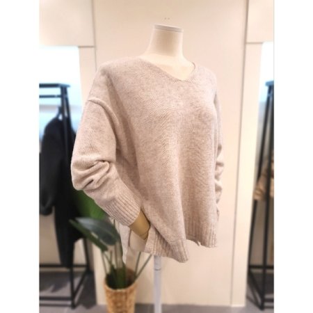 언발 V넥 니트 오트밀