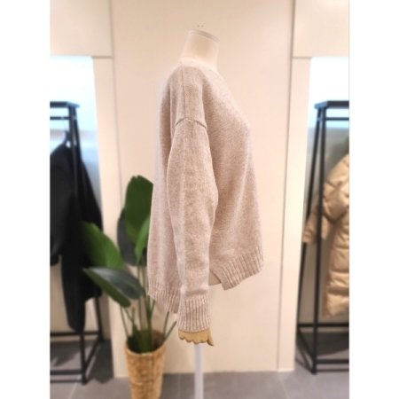 언발 V넥 니트 오트밀