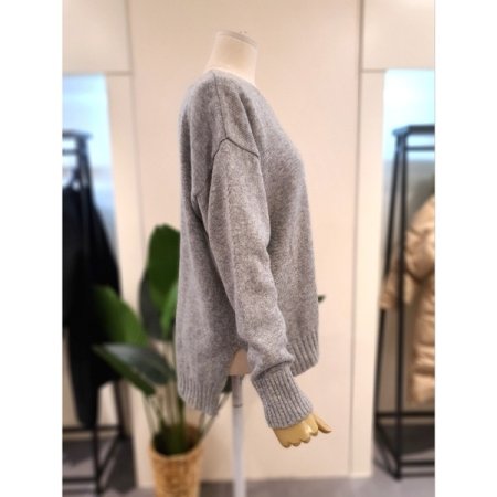 보카시 언발 V넥 니트 그레이