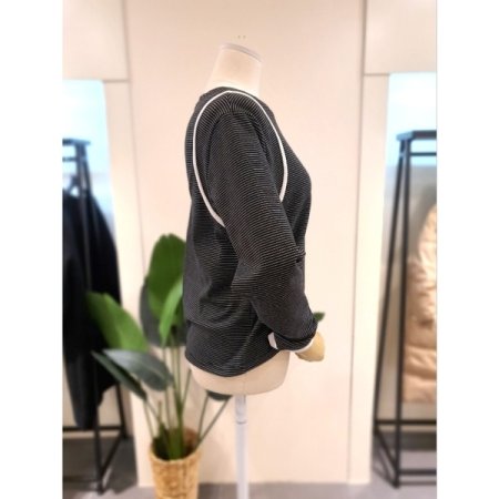 배색 스트라이프 이너 티셔츠 블랙