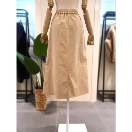 포켓 밴딩 뒷트임 스커트 베이지