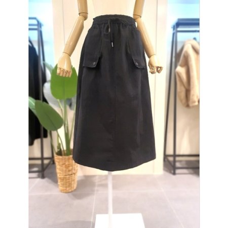 포켓 밴딩 뒷트임 스커트 블랙
