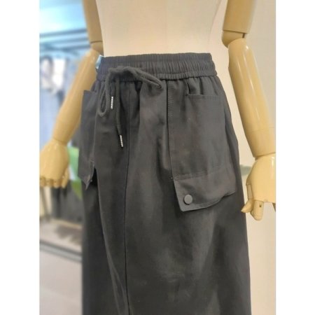 포켓 밴딩 뒷트임 스커트 블랙