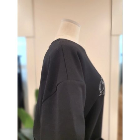 스프링 러브 자수 맨투맨 블랙