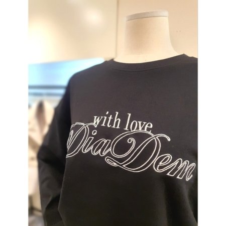 스프링 러브 자수 맨투맨 블랙