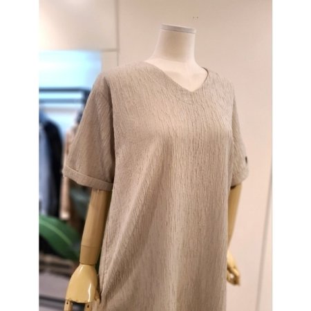 주름 브이넥 반팔 원피스 베이지