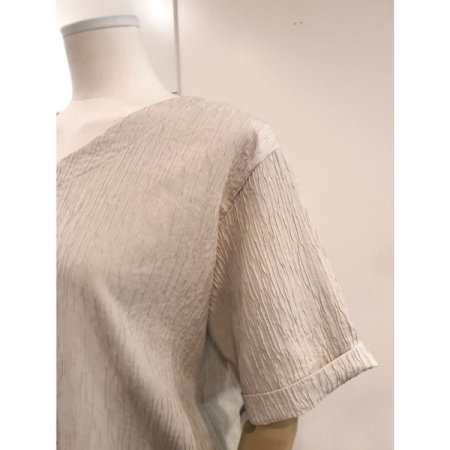 주름 브이넥 반팔 원피스 베이지