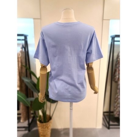 올리비아 자수 반팔티 스카이블루