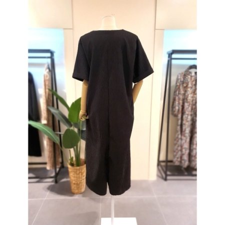 주름 브이넥 반팔 원피스 블랙