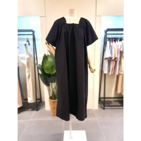 포켓 셔링 원피스 블랙