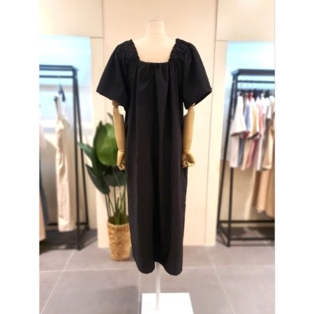 포켓 셔링 원피스 블랙