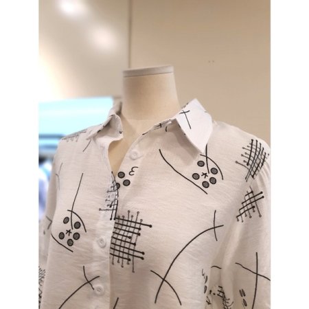 메타 카라 5부 블라우스 아이보리