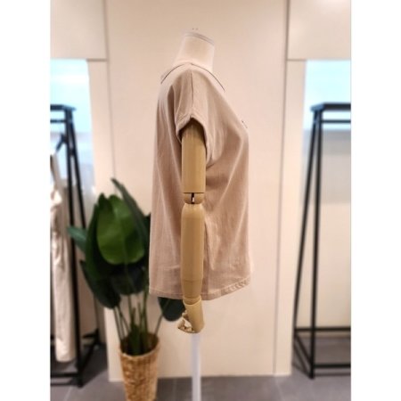 포즈 캡소매 민소매 티셔츠 아이보리