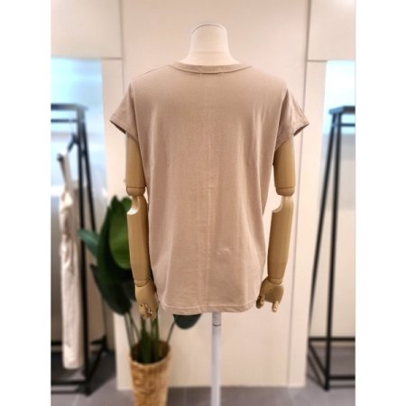 포즈 캡소매 민소매 티셔츠 아이보리