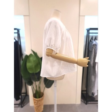 핀턱 셔링 반팔 블라우스 화이트