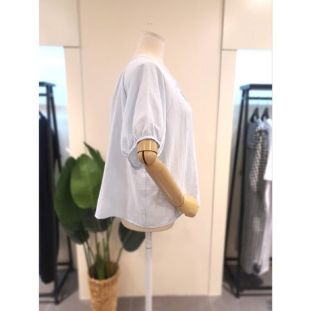 라운드넥 반팔 블라우스 스카이블루