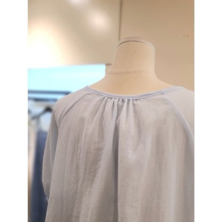 라운드넥 반팔 블라우스 스카이블루