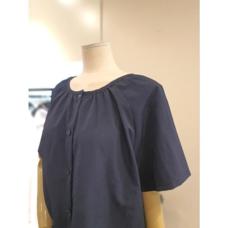 미스칸트 바스락 셔링 반팔 블라우스 네이비