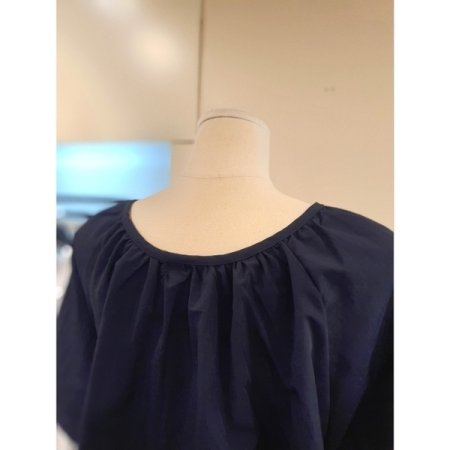 미스칸트 바스락 셔링 반팔 블라우스 네이비