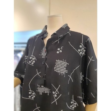 메타 카라 5부 블라우스 블랙