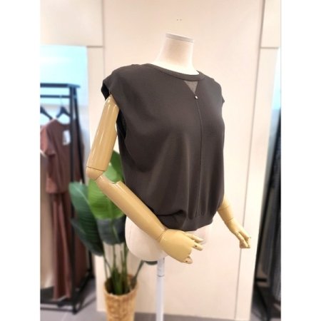 장식 민소매 니트 브라운