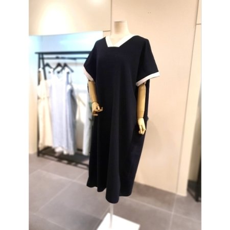 와플 V넥 배색 반팔 원피스 블랙