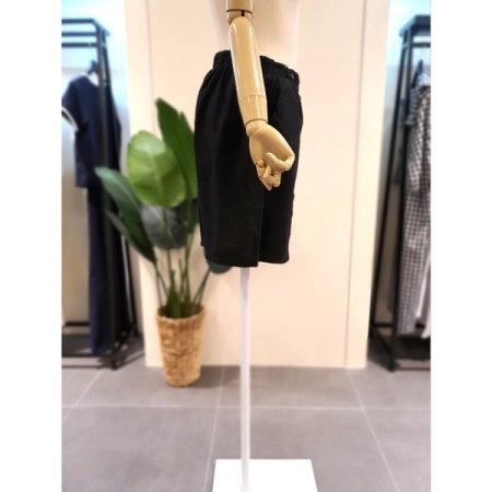 라벨 장식 4부 밴딩 팬츠 블랙