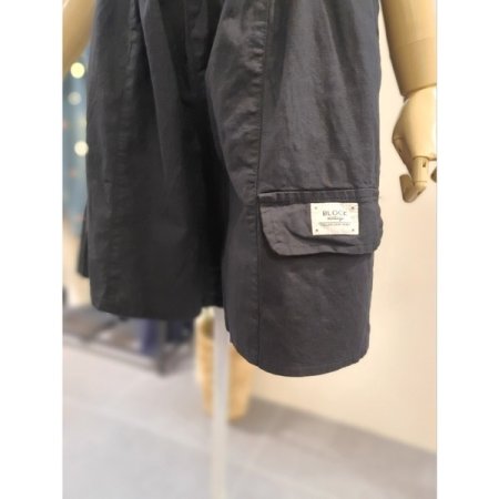 라벨 장식 4부 밴딩 팬츠 블랙