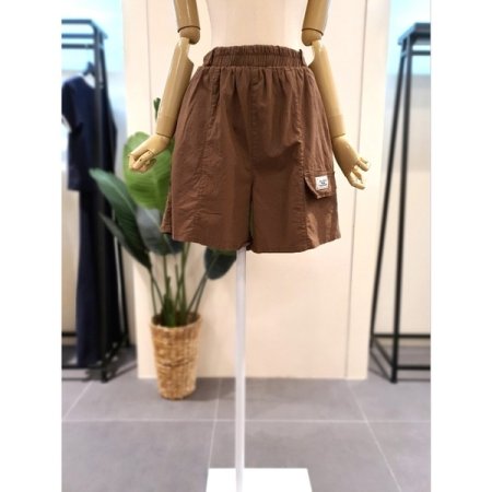 라벨 장식 4부 밴딩 팬츠 블랙