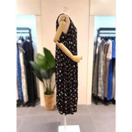 주름 플라워 민소매 원피스 블랙