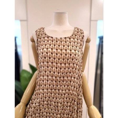 주름 패턴 민소매 포켓 원피스 브라운