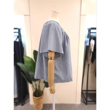 바스락 스퀘어넥 블라우스 블루