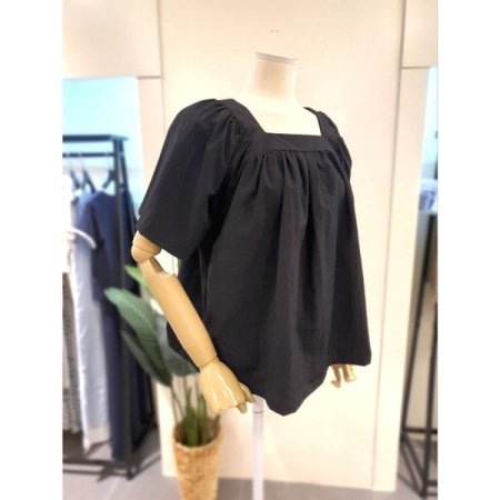 바스락 스퀘어넥 블라우스 블랙