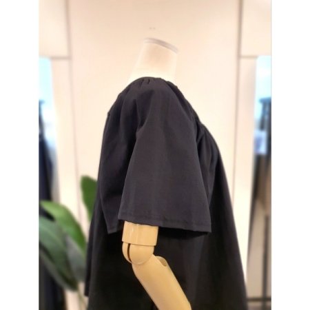 바스락 스퀘어넥 블라우스 블랙