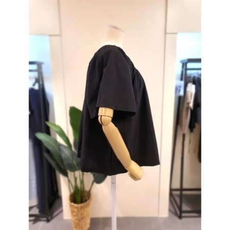 바스락 스퀘어넥 블라우스 블랙