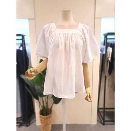 바스락 스퀘어넥 블라우스 블랙