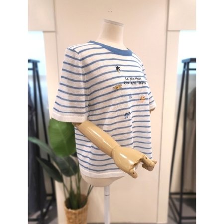 스트라이프 자수 반팔 니트 블루