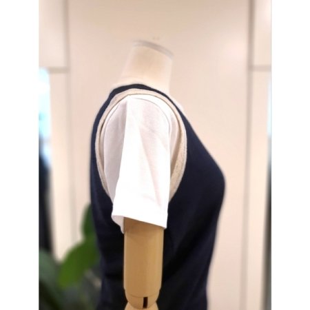 U넥 배색 엠보 니트 조끼 네이비